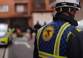 Un bombero del Ayuntamiento de Salamanca, durante una intervención ajena a esta información.