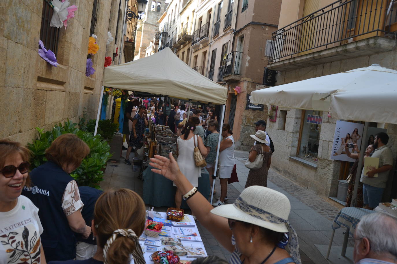 El comercio local abarrota las calles de Miróbriga