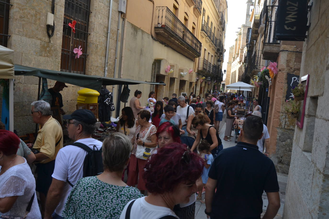 El comercio local abarrota las calles de Miróbriga