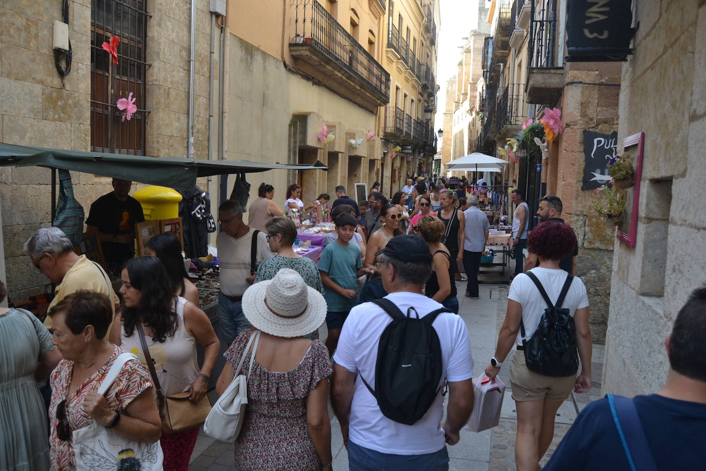 El comercio local abarrota las calles de Miróbriga