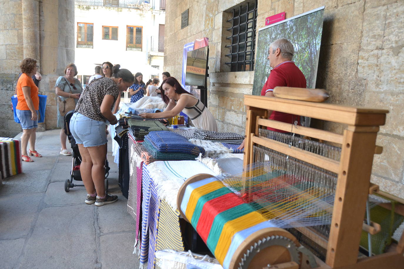 El comercio local abarrota las calles de Miróbriga