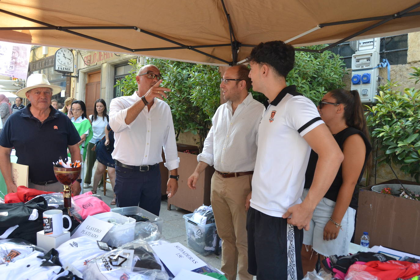 El comercio local abarrota las calles de Miróbriga
