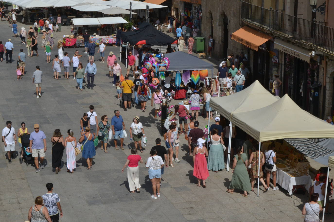 El comercio local abarrota las calles de Miróbriga