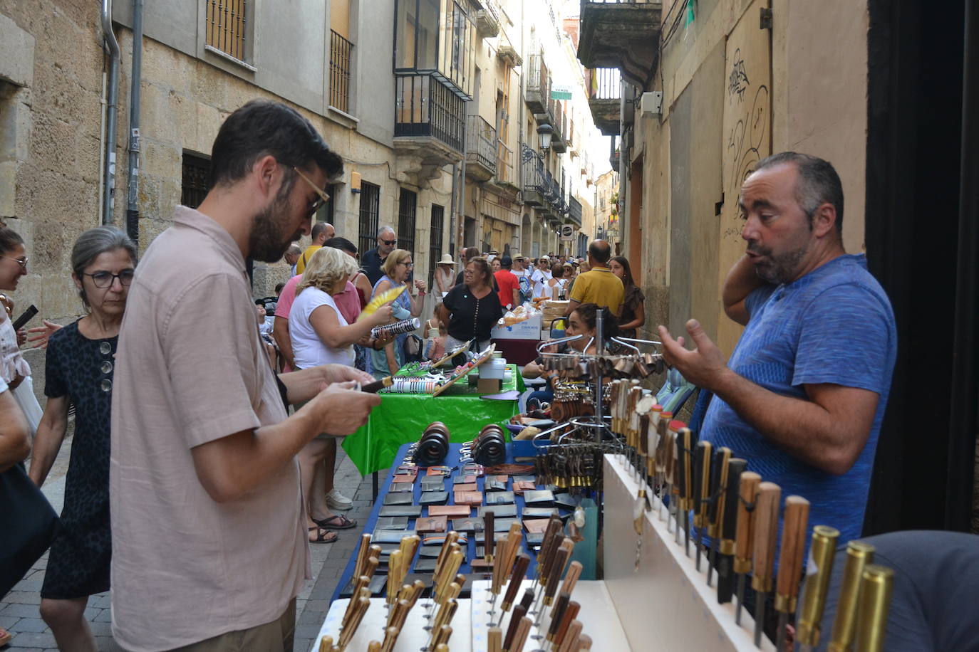 El comercio local abarrota las calles de Miróbriga