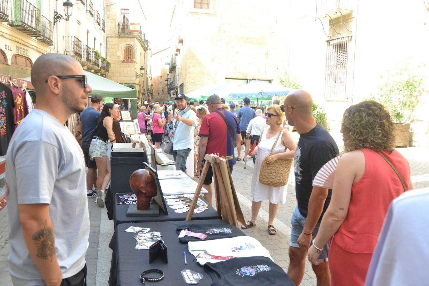 El comercio local abarrota las calles de Miróbriga