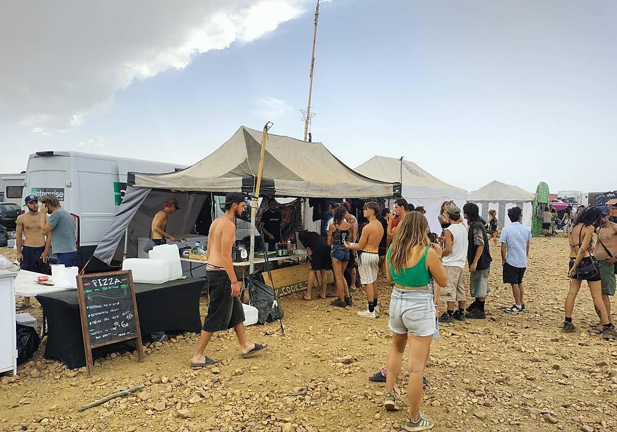 Algunos de los asistentes a la rave de Salvatierra.