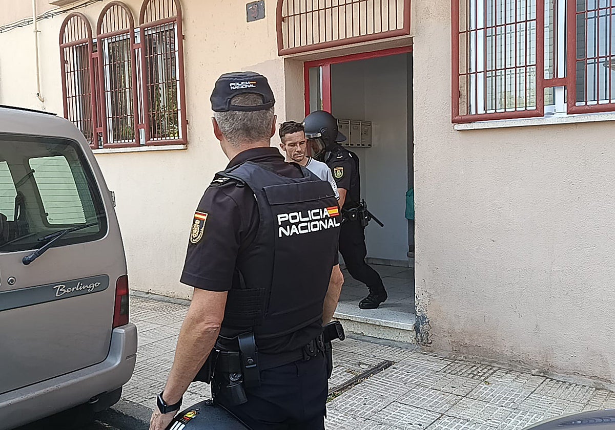 La detención de R.G.G. en la plaza del Alcalde Prieto Carrasco, en el barrio de Puente Ladrillo.