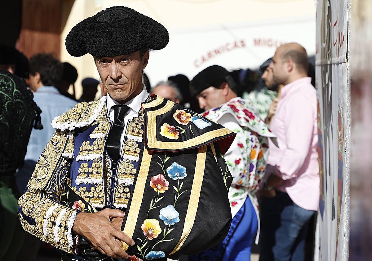 El Capea, listo para el paseíllo en la plaza de toros de Guijuelo.