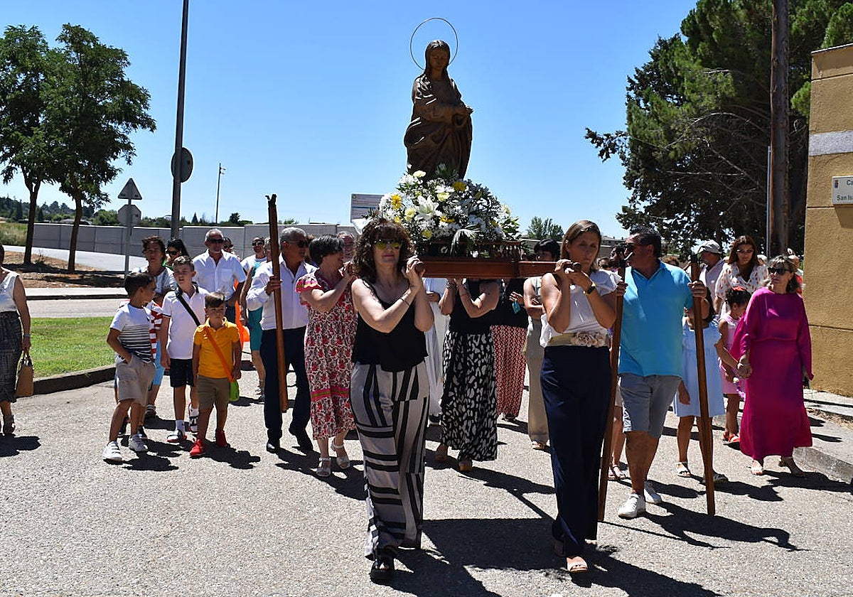 Procesión en honor a Nuestra Señora de la Asunción en Nuevo Naharros.
