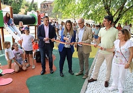 Momento de la inauguración del parque infantil.