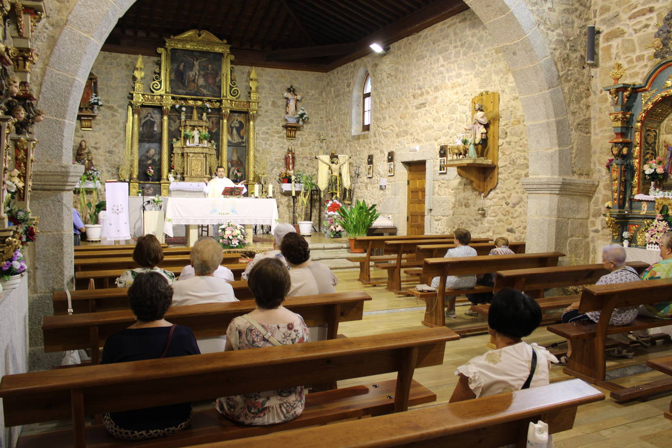 Los mayores de Santibáñez de la Sierra celebran su fiesta