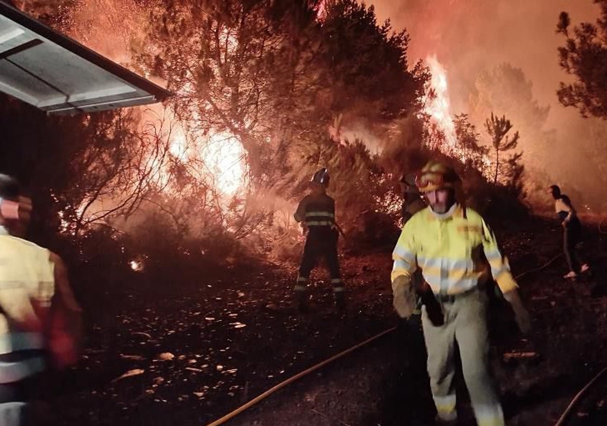Los Bomberos, trabajando en la zona.