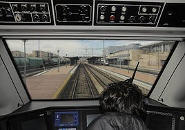 Llegada de un tren a la estación de Salamanca, vista desde la cabina.