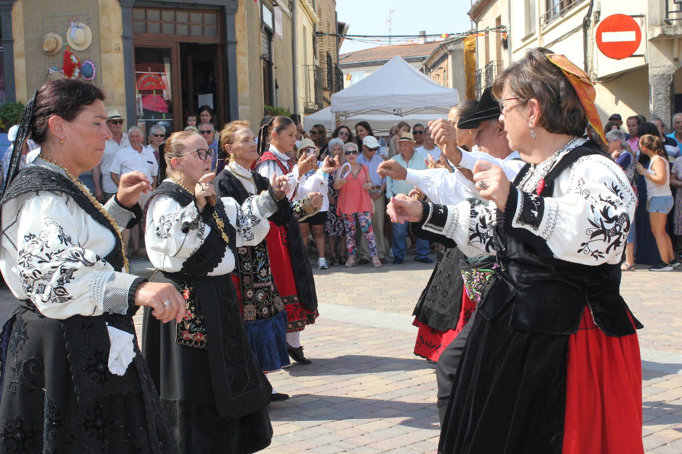 Emotivos momentos y bullicio en el III Día del Campo Charro de La Fuente de San Esteban