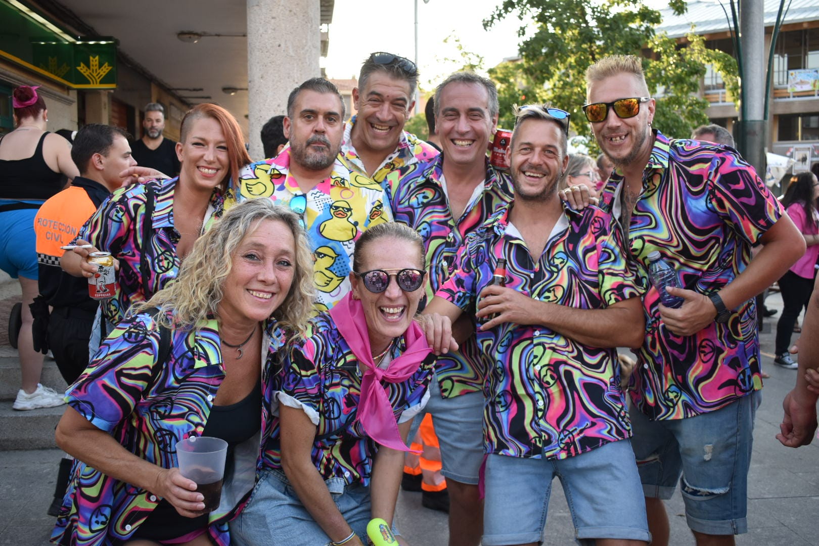 Color, peñas y rebujito: así ha comenzado la gran fiesta de San Roque en Carbajosa de la Sagrada