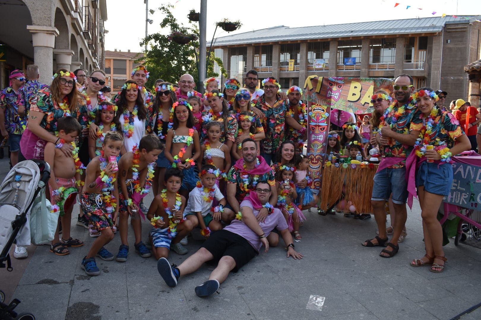 Color, peñas y rebujito: así ha comenzado la gran fiesta de San Roque en Carbajosa de la Sagrada