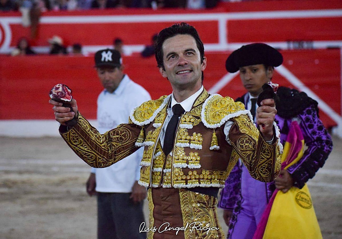 Juan del Álamo, en una tarde triunfal, en su periplo en Perú.