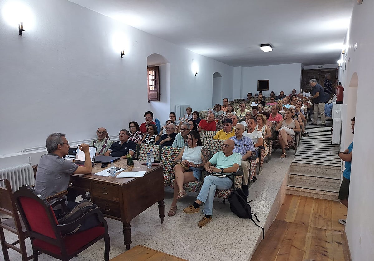 Asistentes a la reunión informativa.