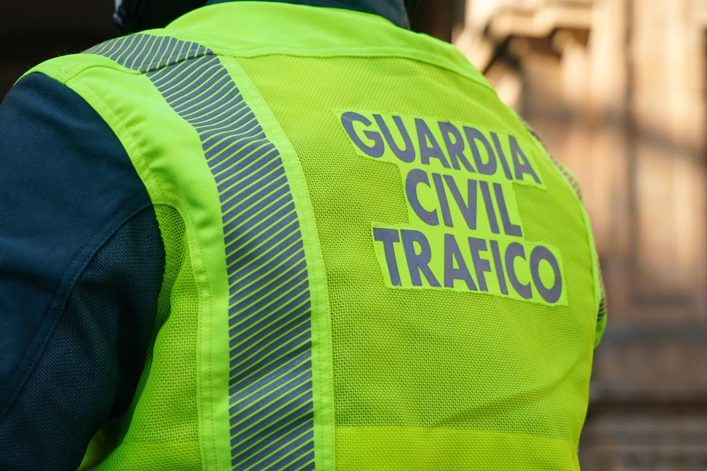 Herido un hombre de 30 años tras una colisión entre su coche y un autobús en la rotonda de la SA-20