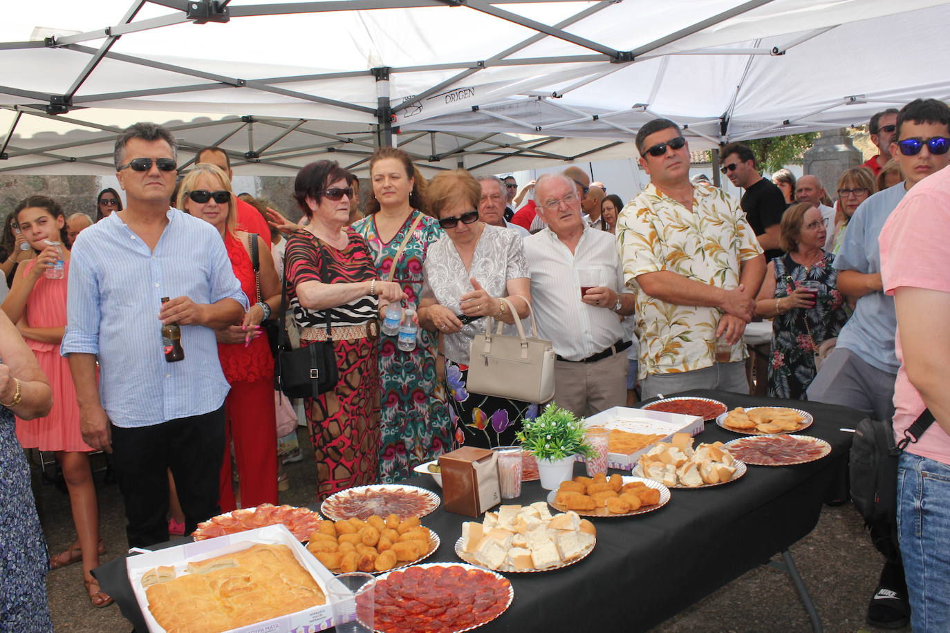 Todos de gala para rendir honores a la Virgen de la Asunción, en Fuentes de Oñoro
