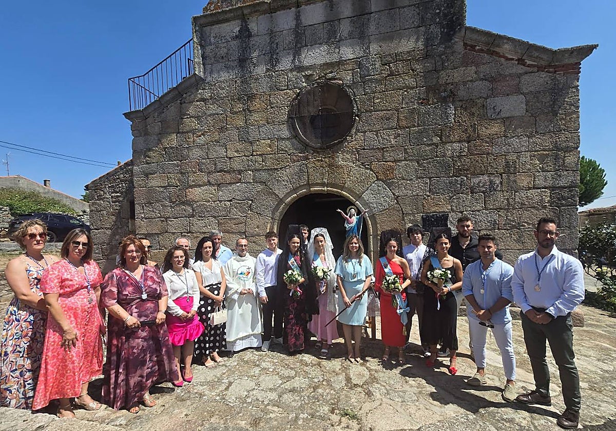Todos de gala para rendir honores a la Virgen de la Asunción, en Fuentes de Oñoro