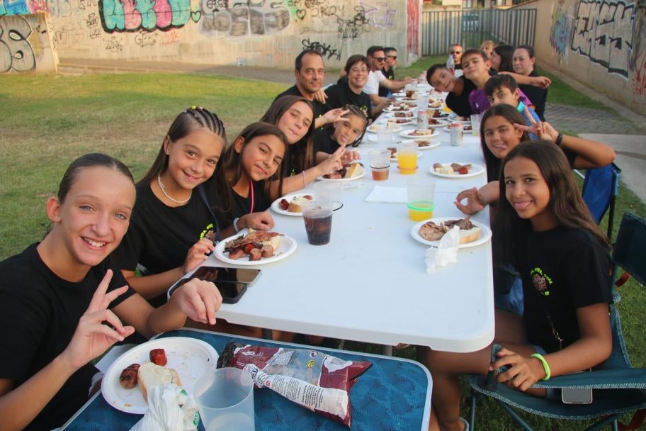 Villamayor de Armuña disfruta de las fiestas de verano con el río Tormes y la merienda de peñas