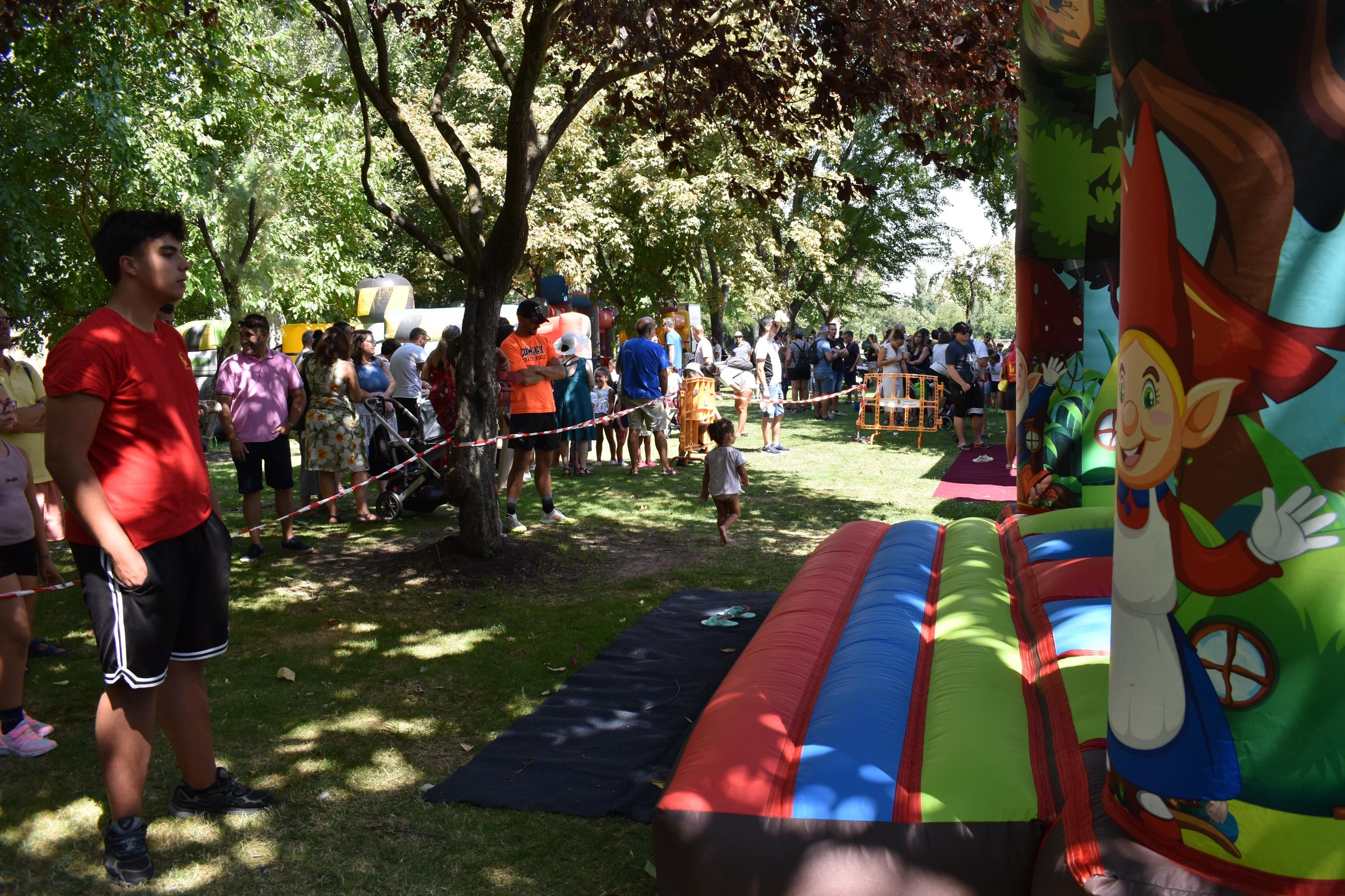 Los más pequeños marcan el ritmo festivo en Carbajosa de la Sagrada