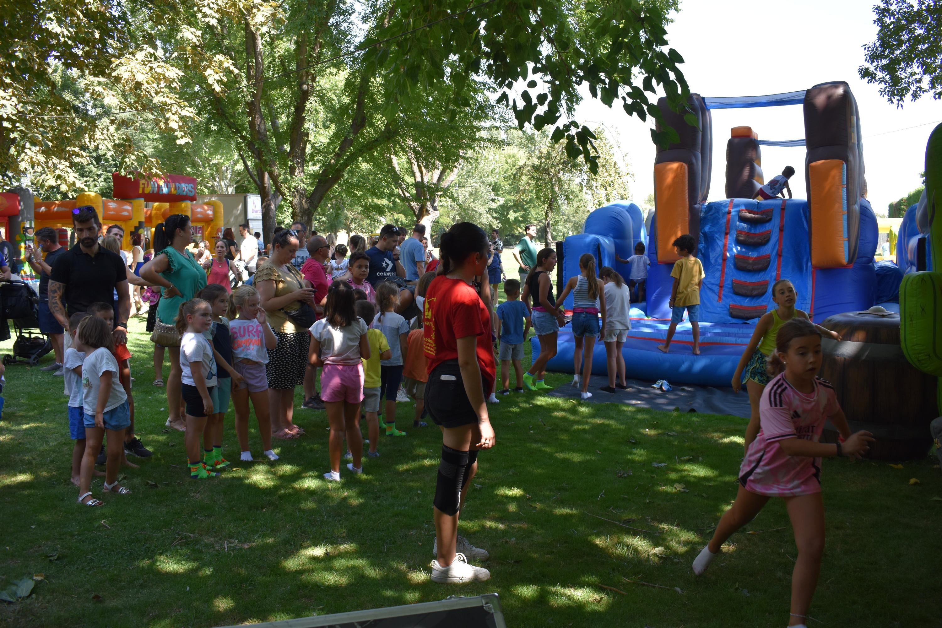 Los más pequeños marcan el ritmo festivo en Carbajosa de la Sagrada