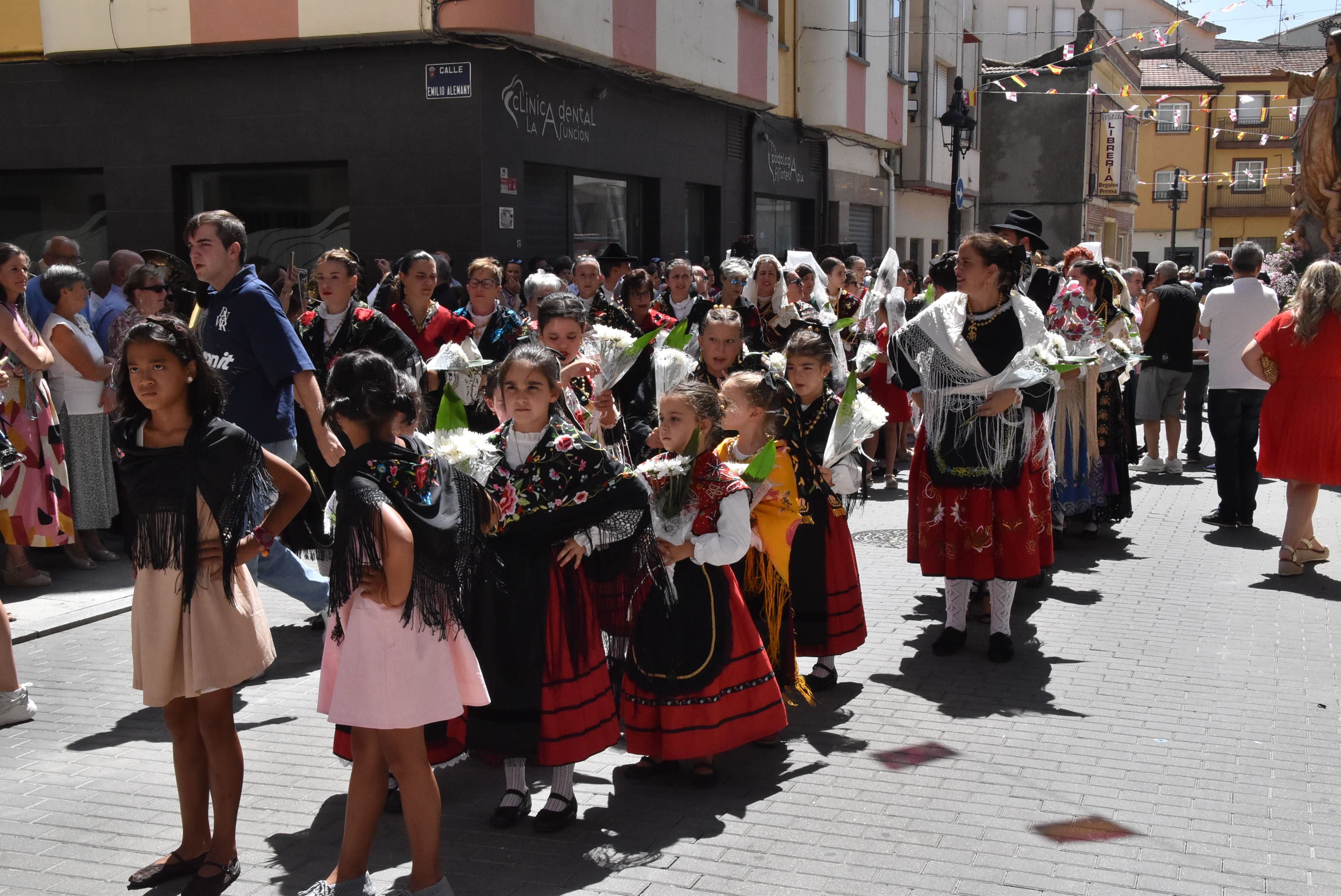 Guijuelo renueva su devoción con la Virgen de la Asunción en el día grande de sus fiestas