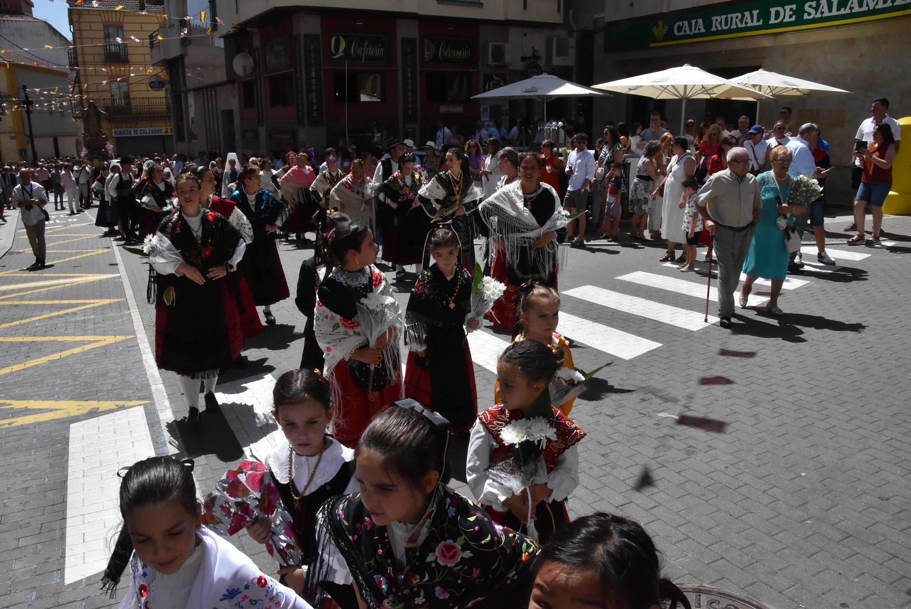 Guijuelo renueva su devoción con la Virgen de la Asunción en el día grande de sus fiestas