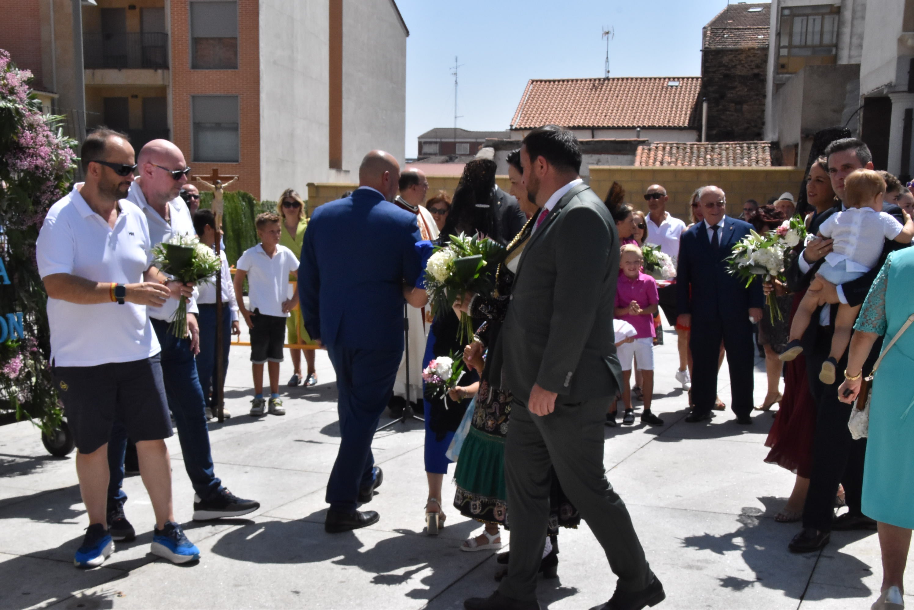 Guijuelo renueva su devoción con la Virgen de la Asunción en el día grande de sus fiestas