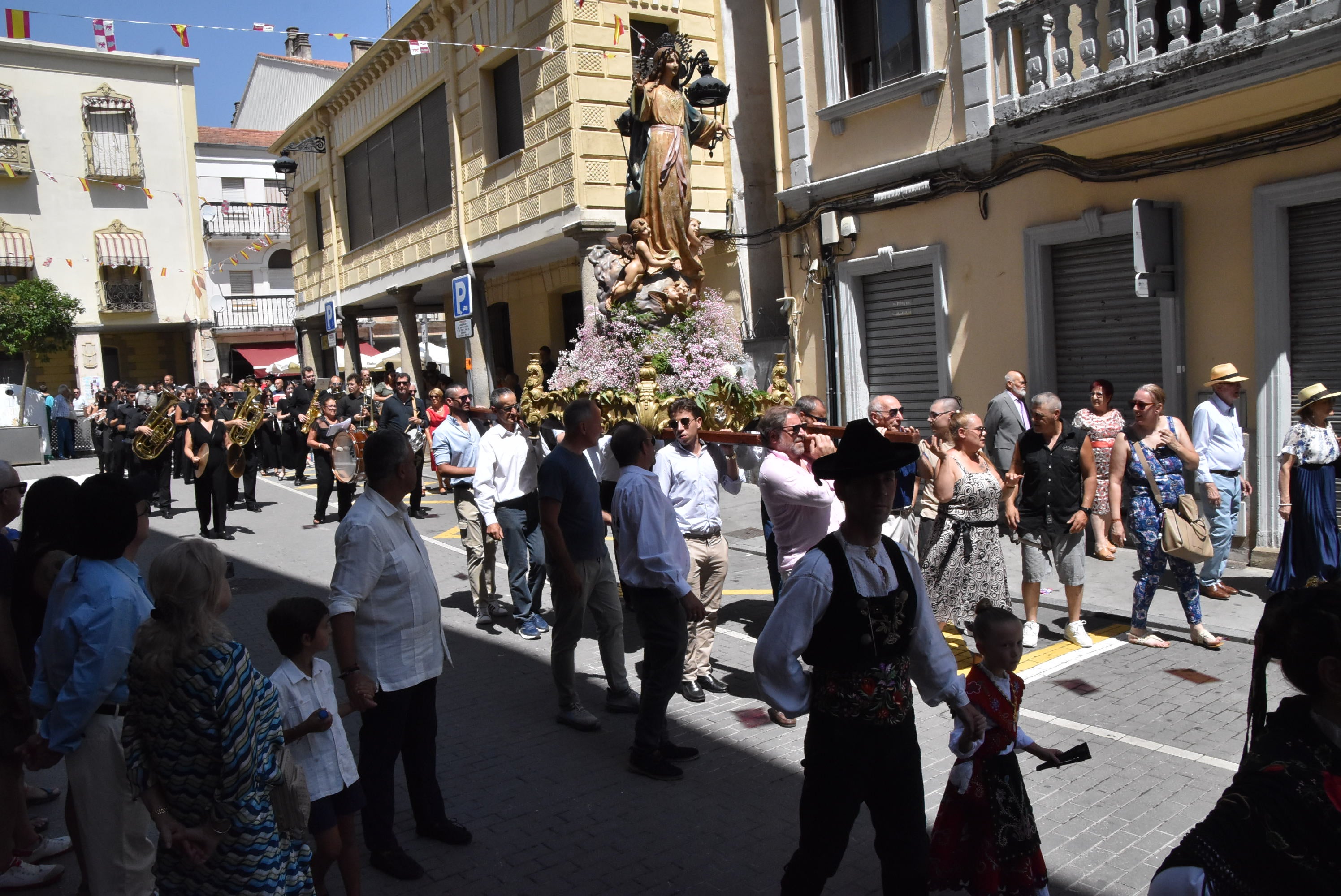 Guijuelo renueva su devoción con la Virgen de la Asunción en el día grande de sus fiestas