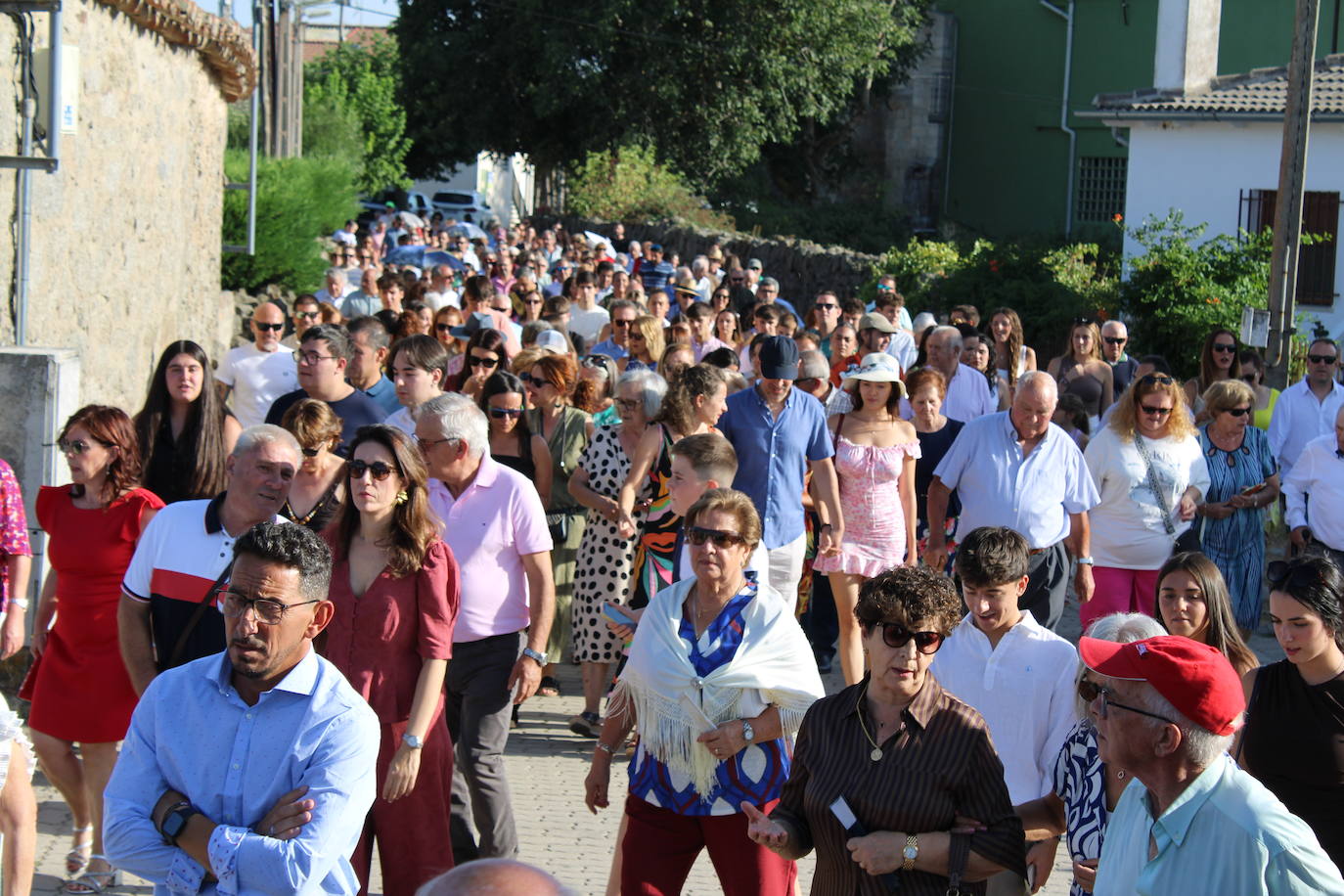 Gallegos de Solmirón acompaña a la Virgen de Gracia Carrero en su regreso a la ermita