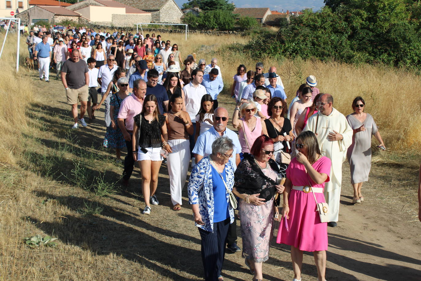 Gallegos de Solmirón acompaña a la Virgen de Gracia Carrero en su regreso a la ermita