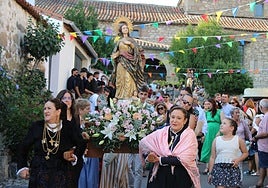 La imagen de la Virgen de la Asunción salió en procesión delante de San Roque