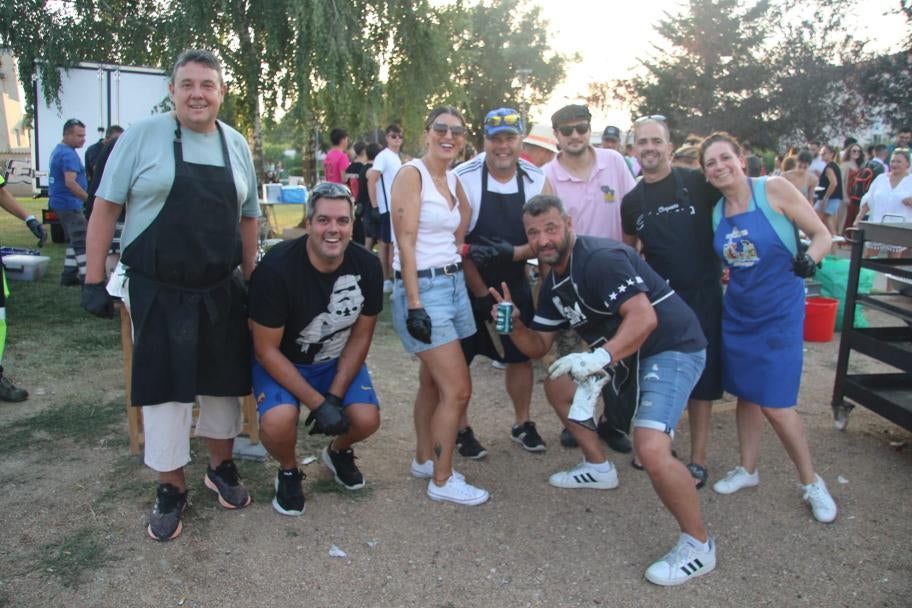Villamayor de Armuña disfruta de las fiestas de verano con el río Tormes y la merienda de peñas