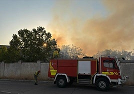 Imagen de la humareda provocada por el fuego.
