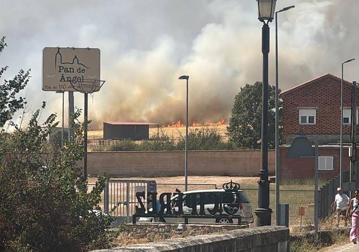 Imagen del incendio declarado en Cipérez.