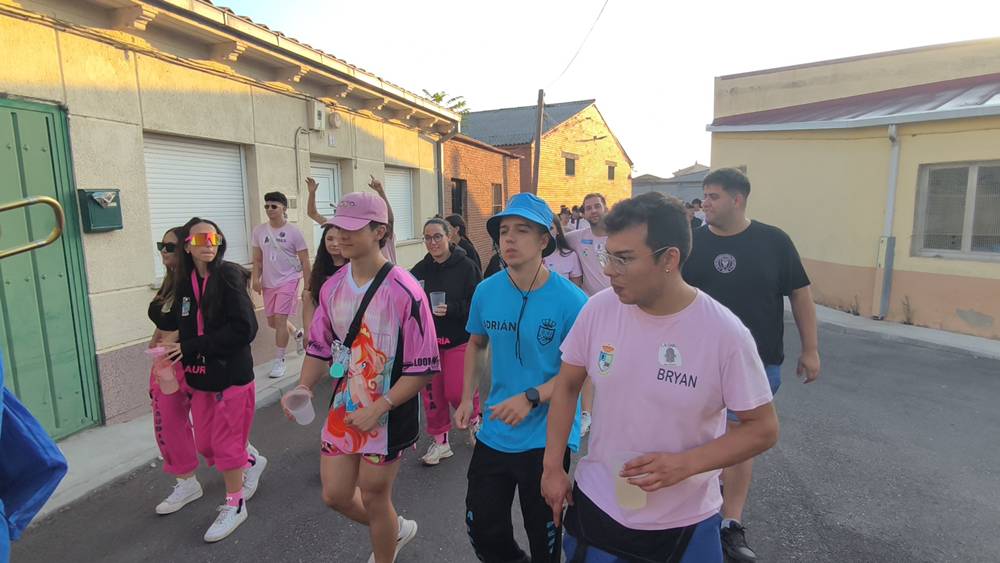 Grandes dosis de animación juvenil por las calles de Babilafuente