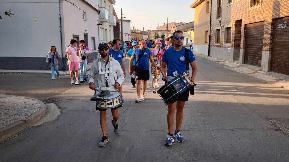 Grandes dosis de animación juvenil por las calles de Babilafuente