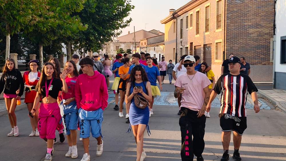 Grandes dosis de animación juvenil por las calles de Babilafuente