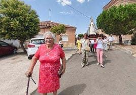 Comienzo de la procesión en honor a Nuestra Señora de la Asunción por las calles de Cantaracillo