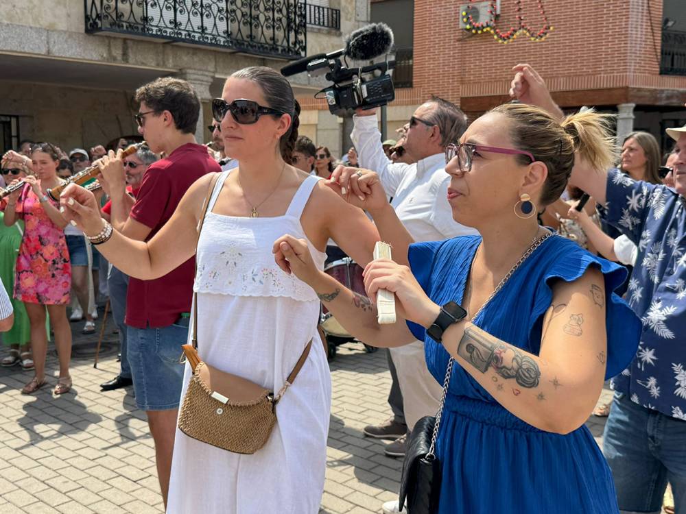 Tradicional y centenaria procesión con San Roque en Macotera