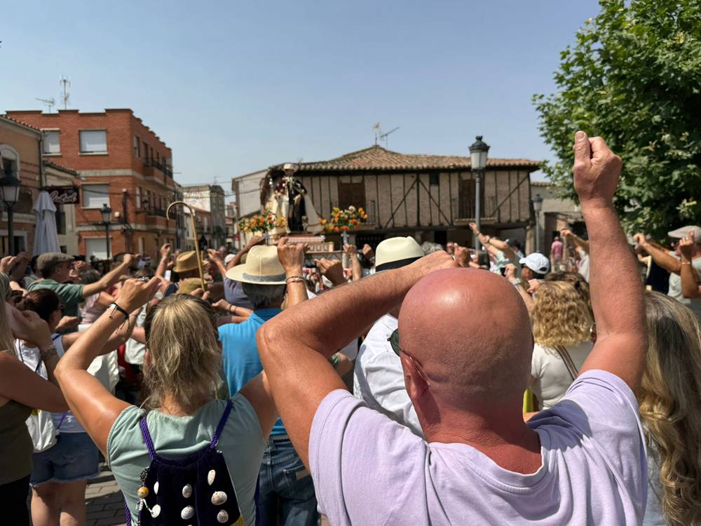Tradicional y centenaria procesión con San Roque en Macotera