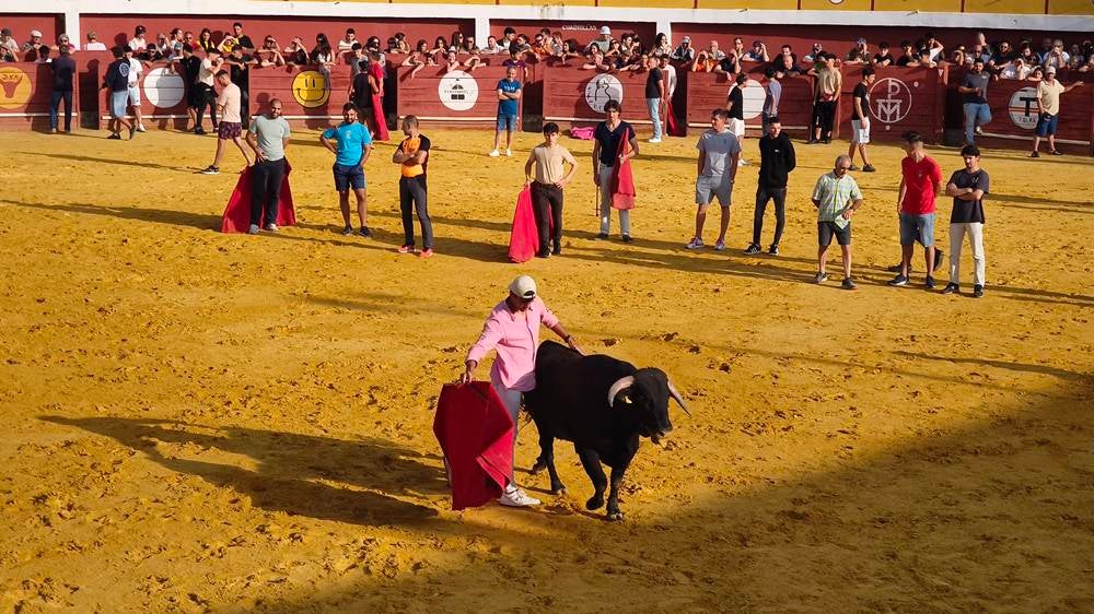 Primer encierro tradicional por las calles de Macotera