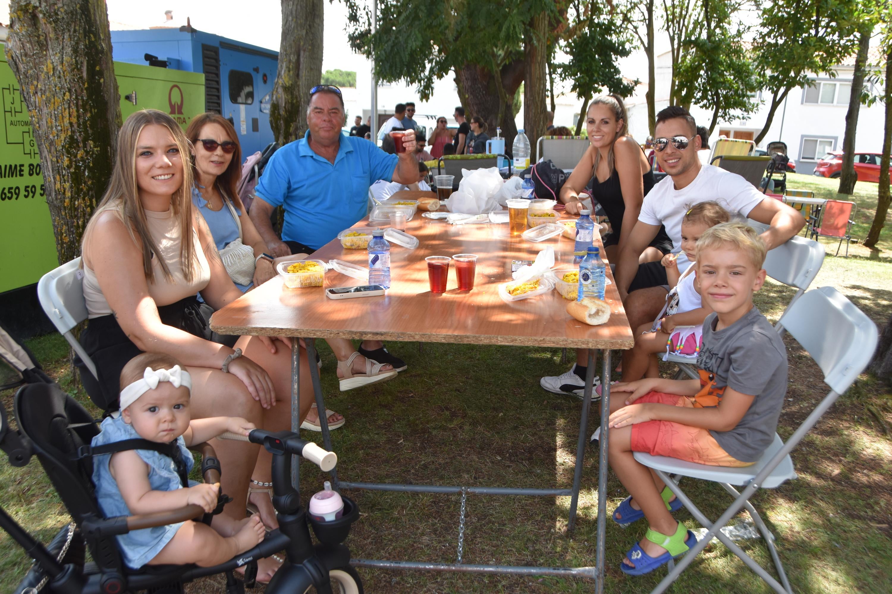 Diversión y paella para 800 en Nuevo Naharros