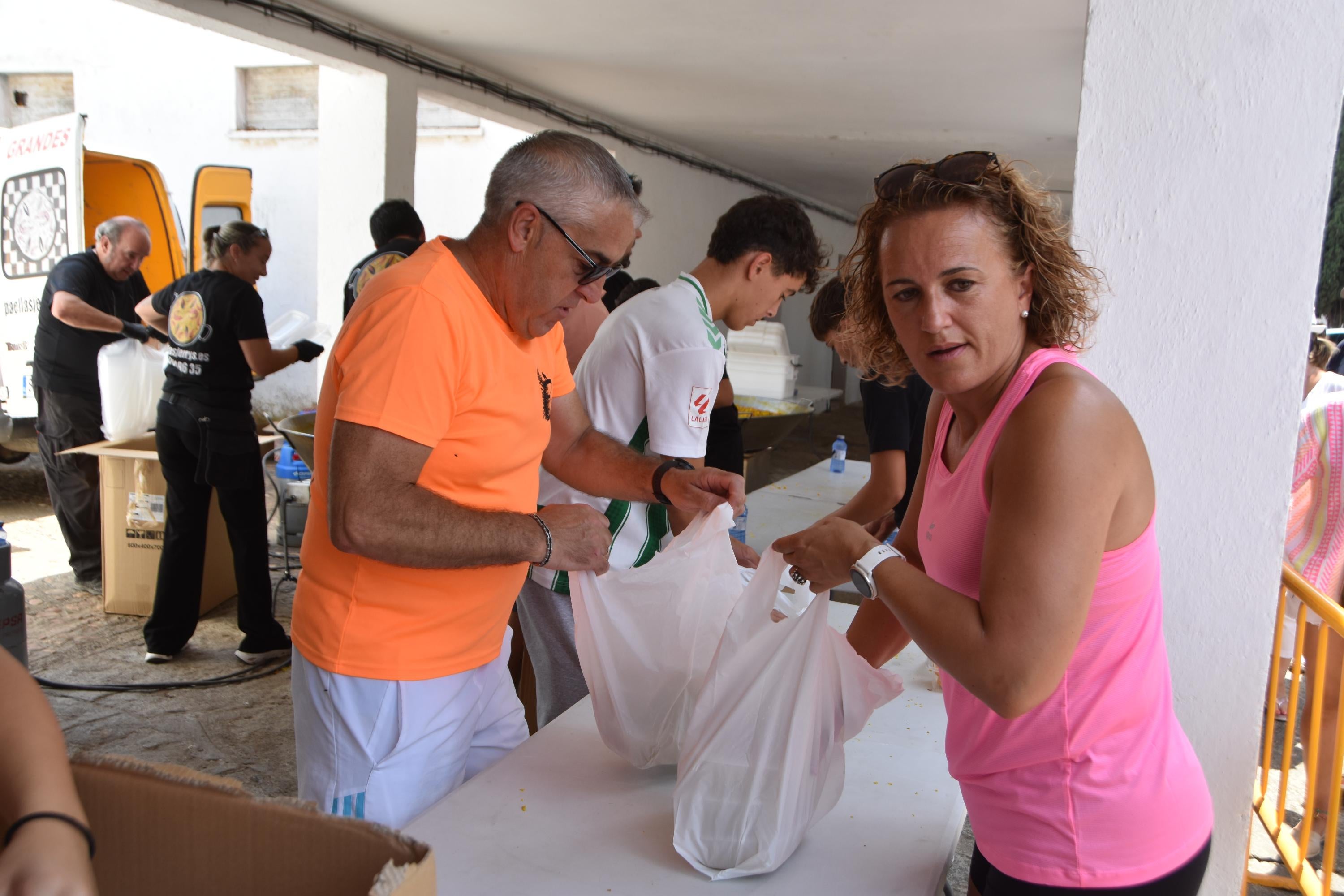 Diversión y paella para 800 en Nuevo Naharros