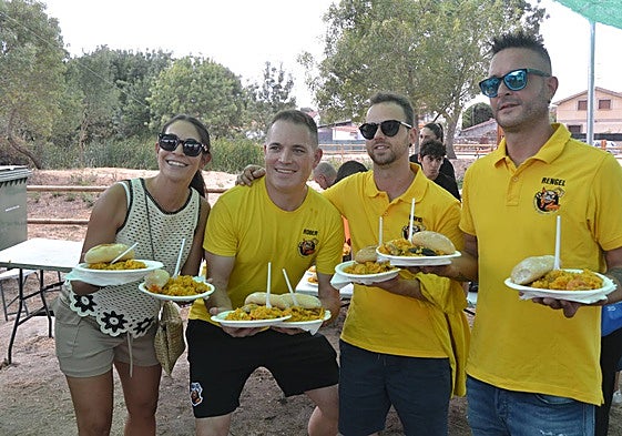 Los oñorenses disfrutaron de una rica paella.