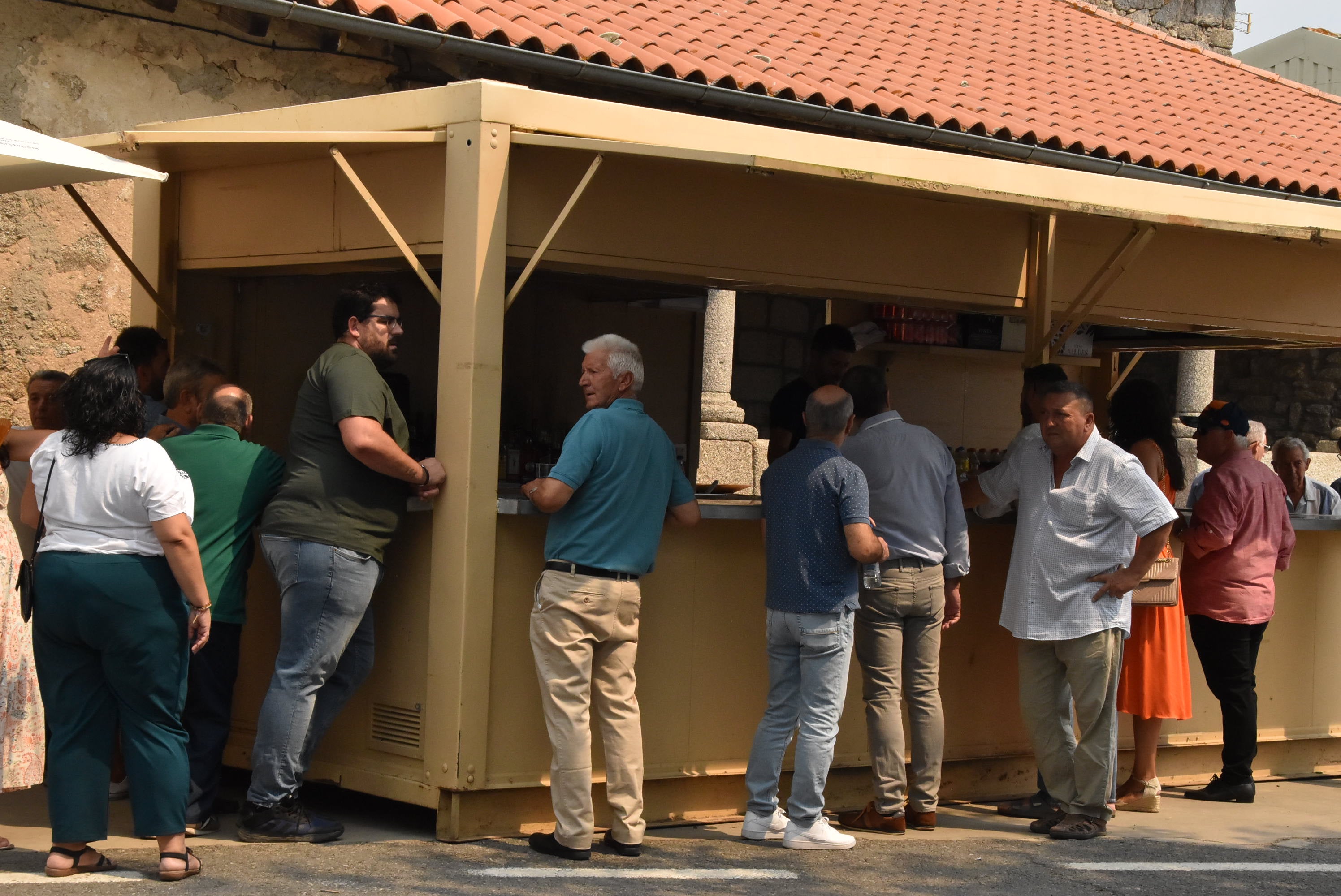 Aldeacipreste saca en procesión a San Roque para bendecir a sus fieles