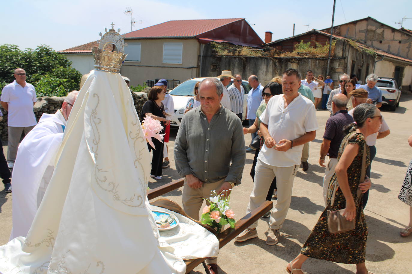 Santa María de los Llanos honra a su patrona